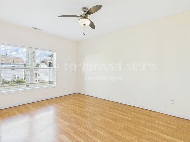 Building Photo - 656 Abbey Village Cir