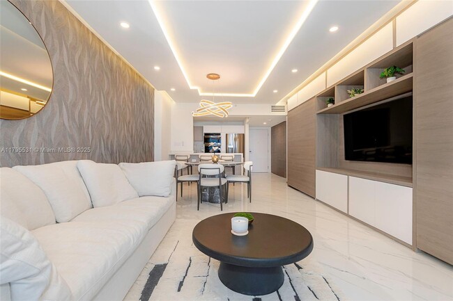 Building Photo - 2301 Collins Ave