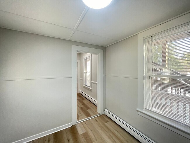 Building Photo - 16 Avon St