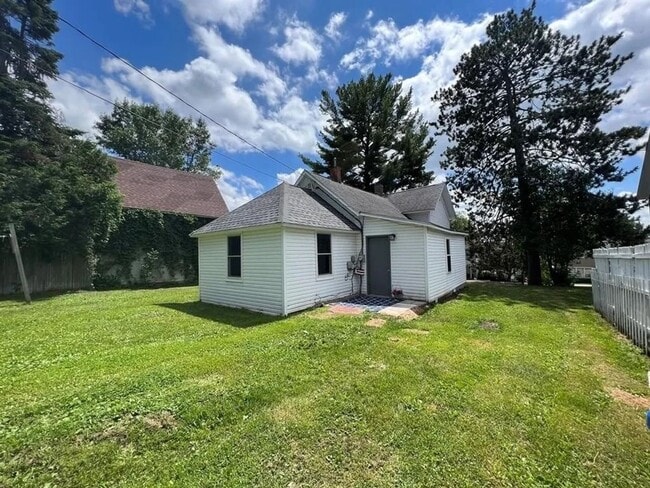 Building Photo - Click the “Apply Now” button or email wapmrentals@gmail.com for a prompt response.