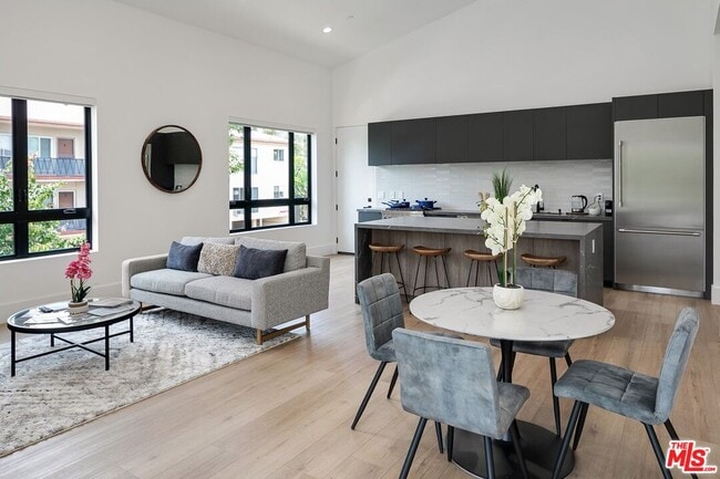 Building Photo - 1236 N Spaulding Ave