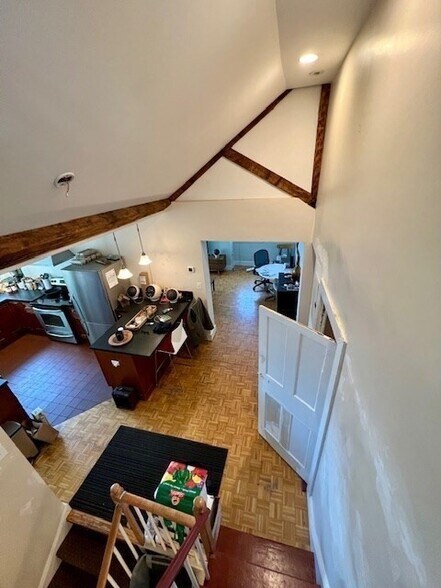 Building Photo - 14 Chestnut St