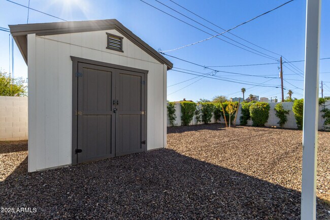 Building Photo - 1129 E McKinley St