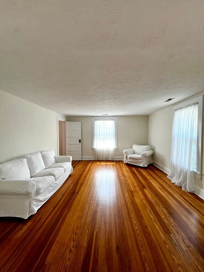 Building Photo - 21 S Church St