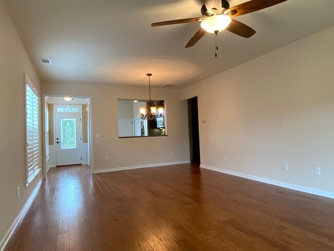 Building Photo - Move in ready in a wonderful Active 55+ Ad...