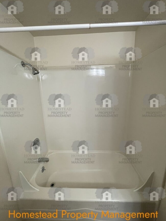 Building Photo - Homestead loves their tenants! 1/2 one months rent!