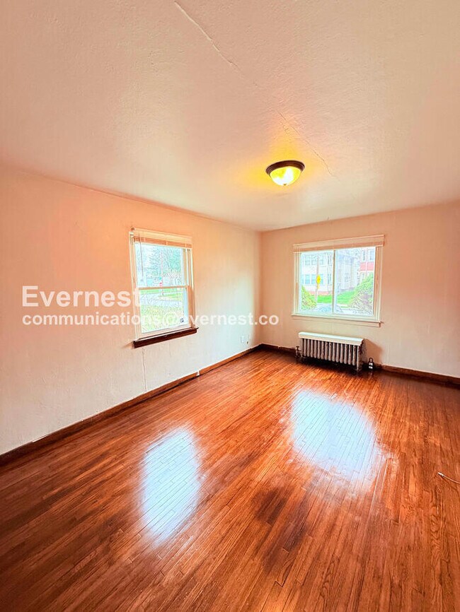 Building Photo - 3812 Drexel Dr