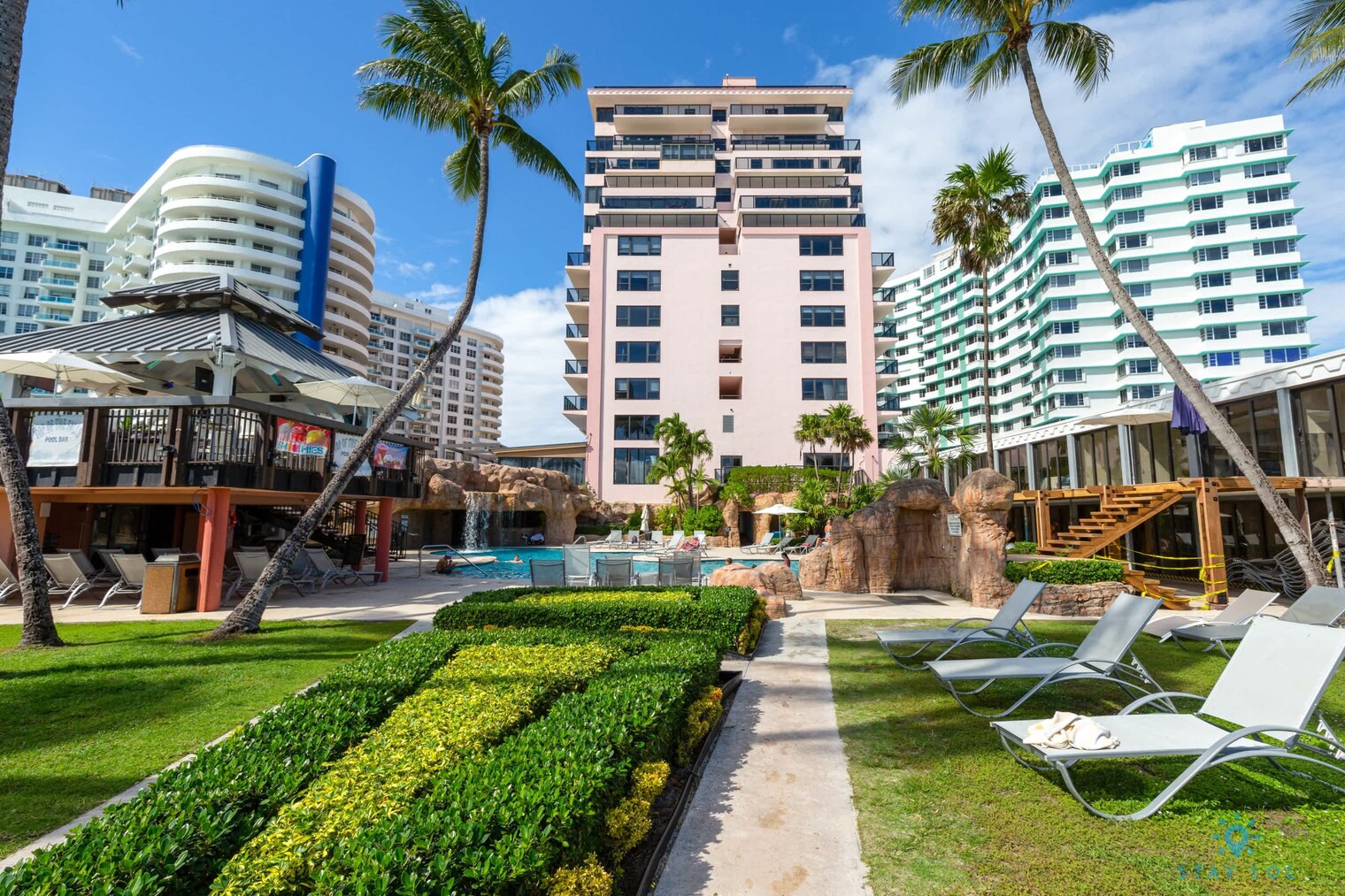 Building Photo - 5225 Collins Ave