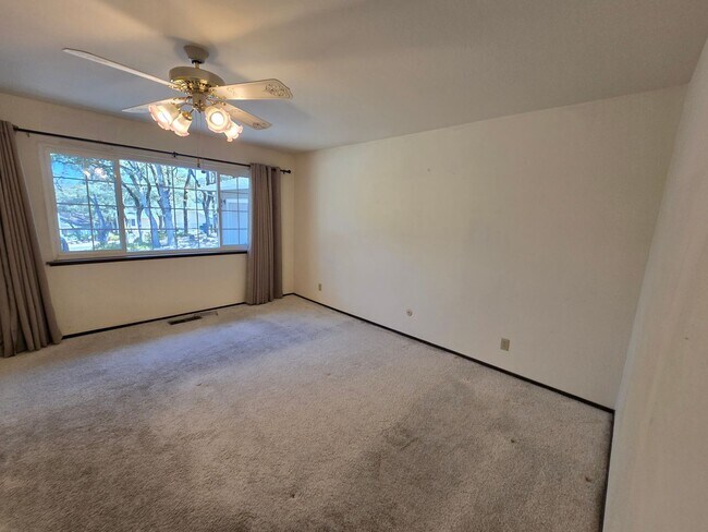 Building Photo - Charming 3-bedroom, 2-bath home in Lake Wild Wood