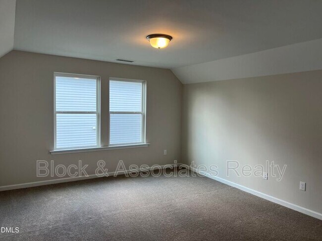 Building Photo - 262 Streamliner Blvd