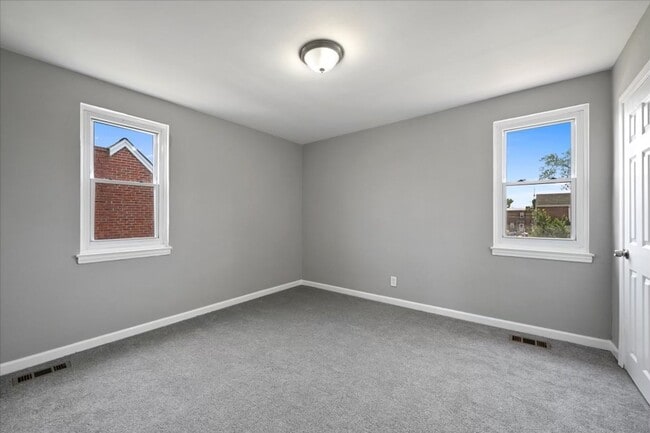 Building Photo - Gorgeous Two-Bedroom Townhome In Middle River