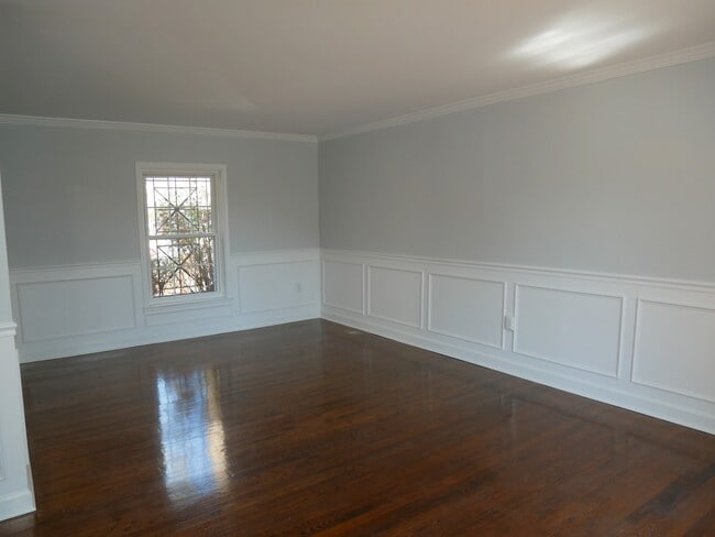 Building Photo - 4 Bedroom 3.5 Bath Corner Unit Townhouse o...