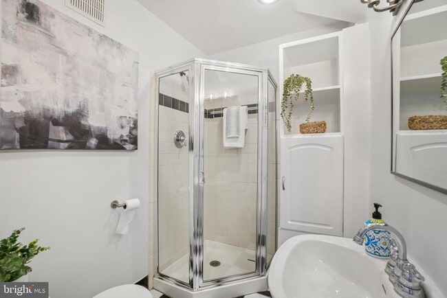 Building Photo - 2439 Monroe St NE