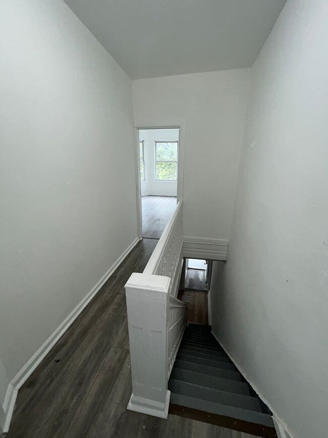 Building Photo - 3 BD / New renovation CO