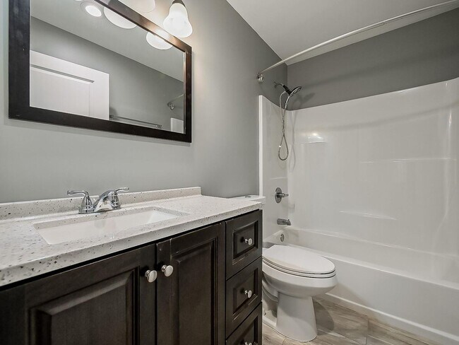 Building Photo - Charming 3-Bed, 2.5-Bath Home in Pinckney!