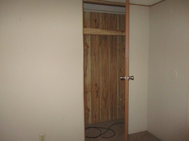 Building Photo - 413 Debby St
