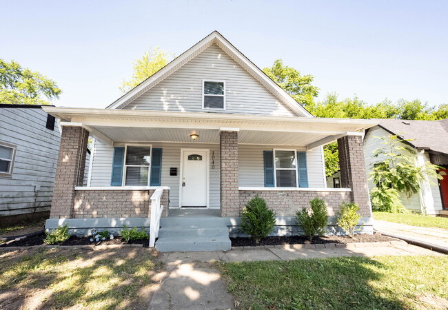 Building Photo - "Spacious 4-Bedroom Gem with 2 Full Baths ...