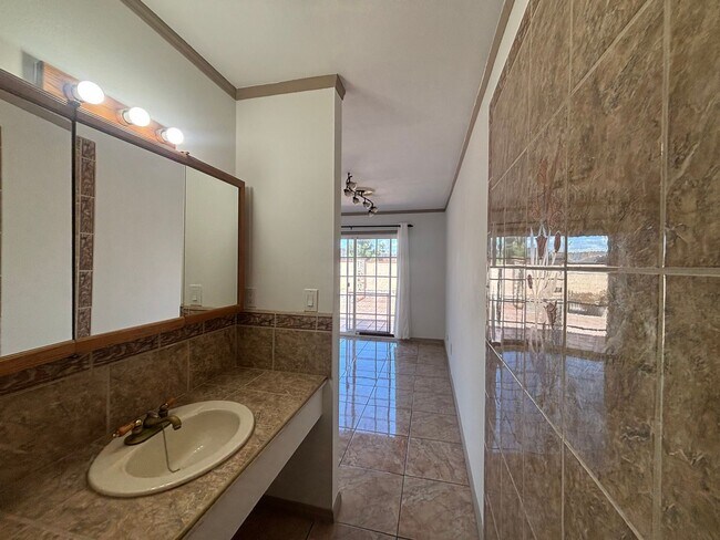 Building Photo - Charming 2-Bedroom Home with 2-Car Garage in Chula Vista