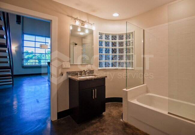 Building Photo - 1660 DeKalb Ave NE