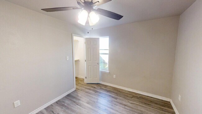 Building Photo - 130 Wind Ridge Dr