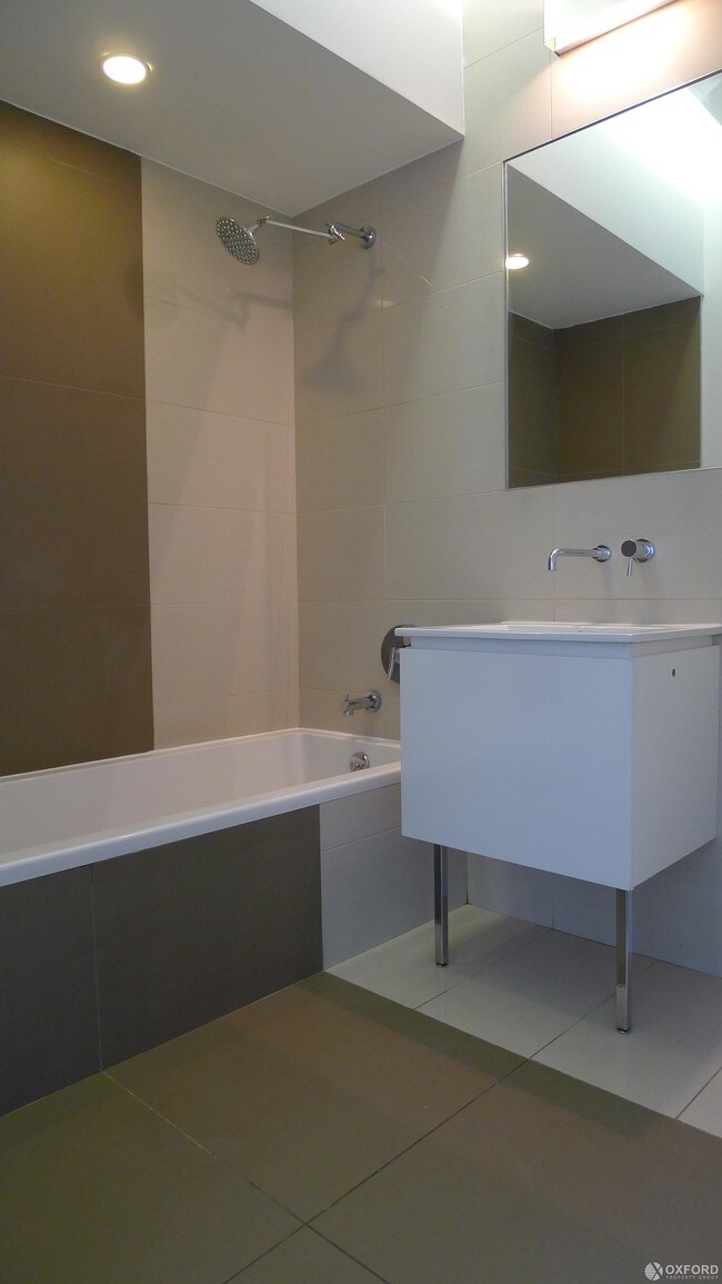 Building Photo - 71-13 60th Lane