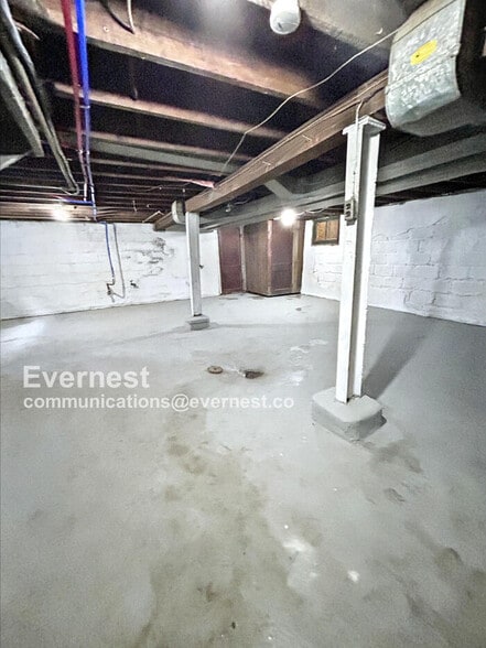 Building Photo - 8315 Octavia Ave