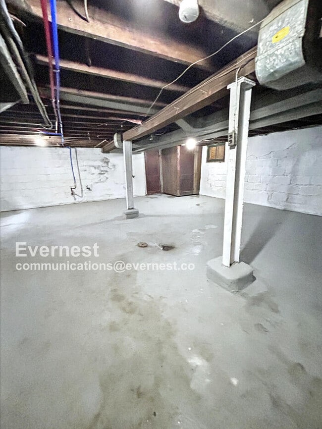 Building Photo - 8315 Octavia Ave