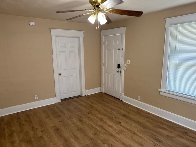 Building Photo - Great 2 Bedroom 1 Bathroom House $750!