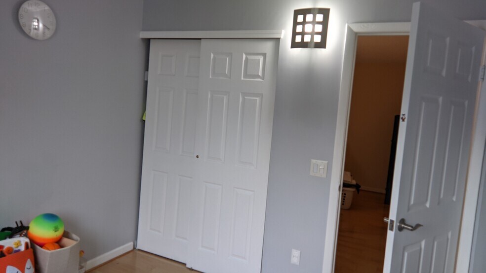 3rd bedroom - 539 French Rd