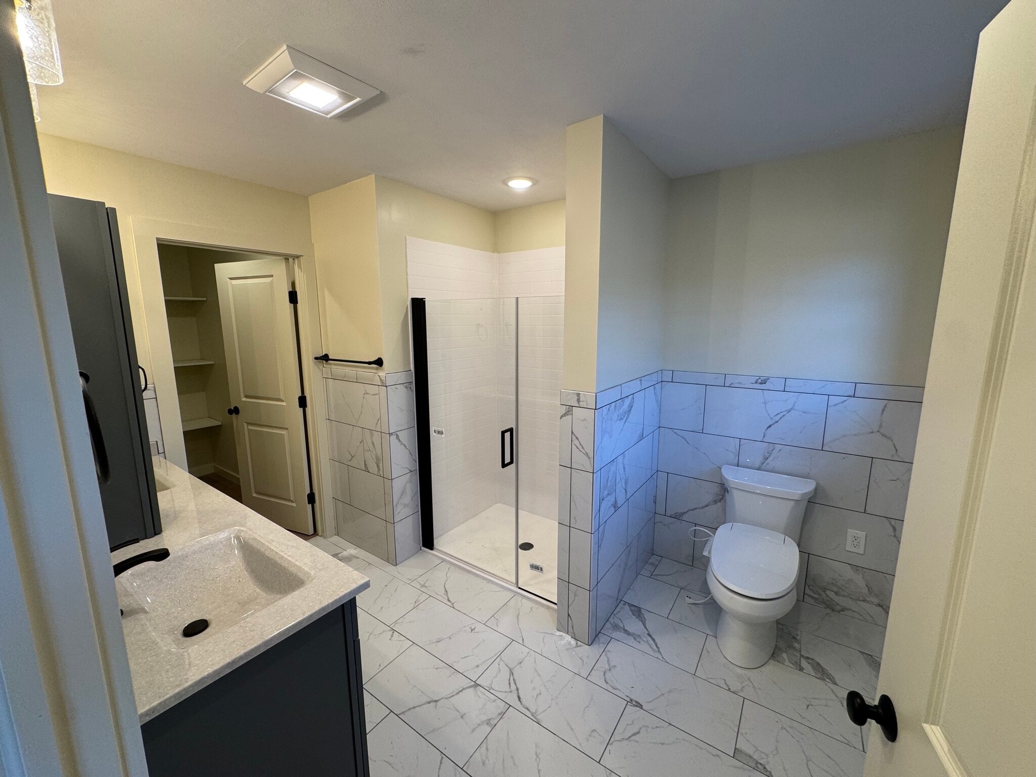 Building Photo - 6 Locust Ave