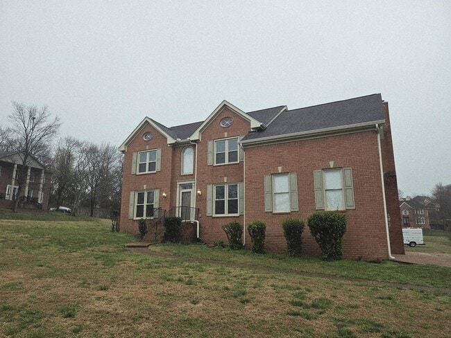 Building Photo - 208 E Bend Ct