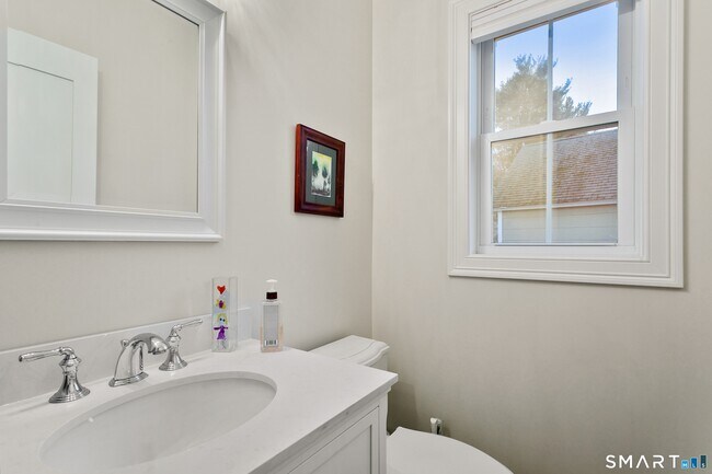 Building Photo - 210 High Ridge Ave