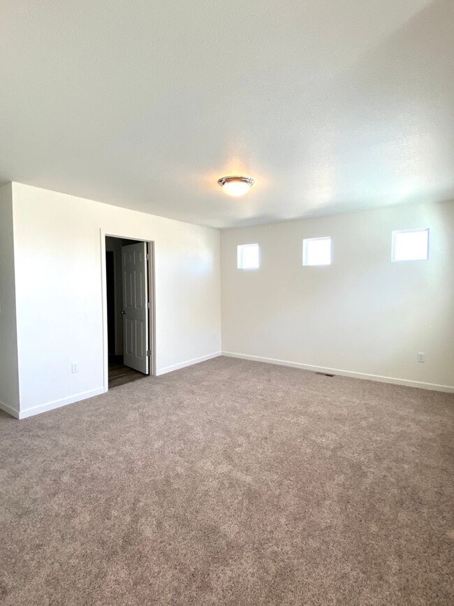 Building Photo - Beautifully built townhome in Banning Lewis Ranch ready Now!!