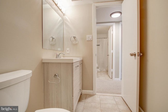 Building Photo - 6 Normandy Square Ct