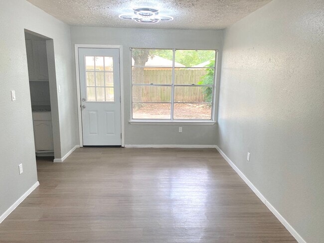 Building Photo - MAKE THE SMART MOVE TO SOMMERALL