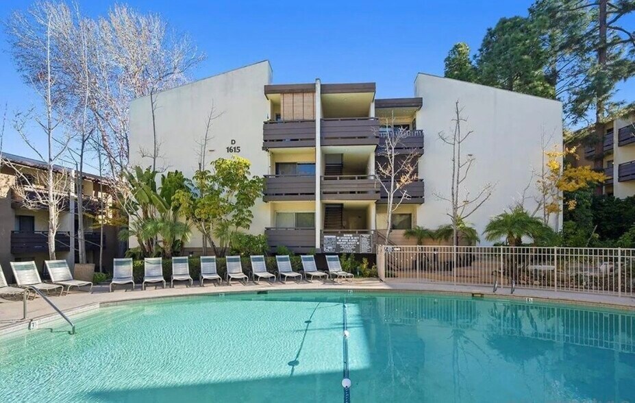 Building Photo - 1615 Hotel Cir S