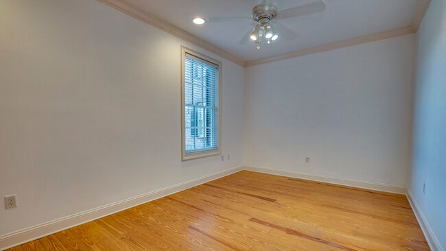 Building Photo - 407 E Hull St