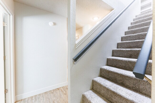 Building Photo - 9603 Orlando Ave