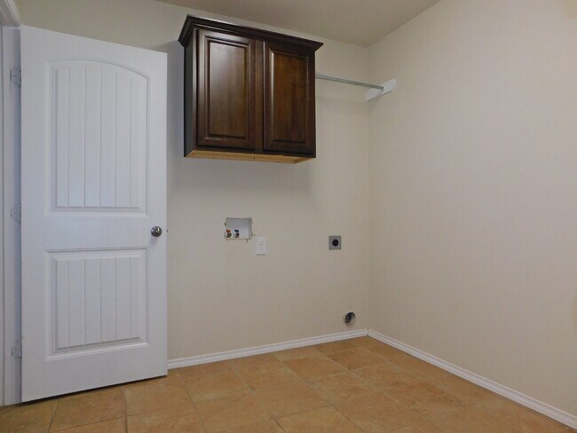 Building Photo - Beautiful 4/2/2 in SW Lubbock