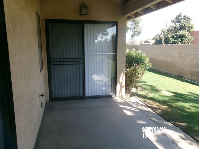 Building Photo - 1000 Olive Dr