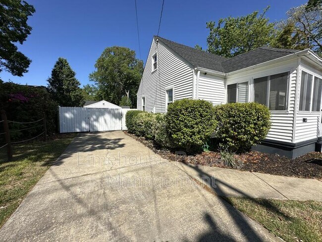 Building Photo - 8803 Tidewater Dr