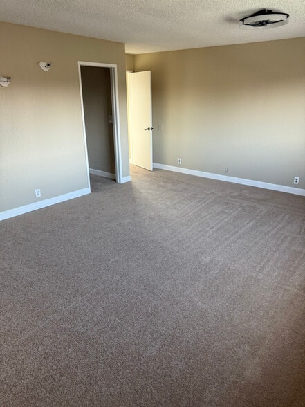 Building Photo - 14550 Acapulco Rd