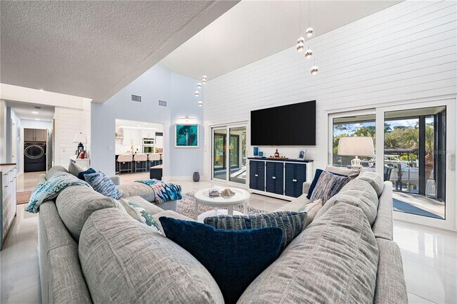 Building Photo - 2500 Monterey St