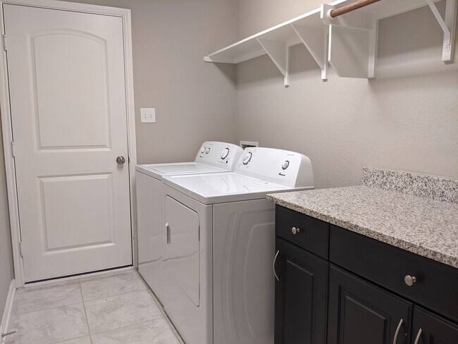 Building Photo - Available for Immediate Move-in! Wonderful Single Family Home in Siena!