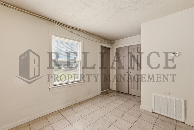 Building Photo - 2464 S Washington Ave
