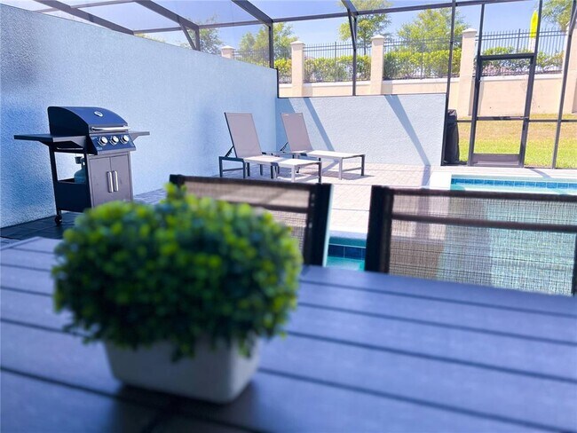 Building Photo - 2442 Dubai St