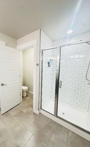 Building Photo - 286 E Chestnut St