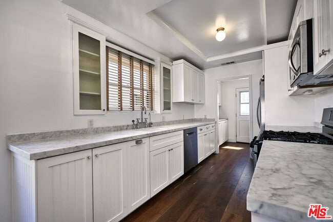 Building Photo - 1430 S Sierra Bonita Ave