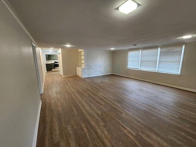Building Photo - 7520 W Markham St
