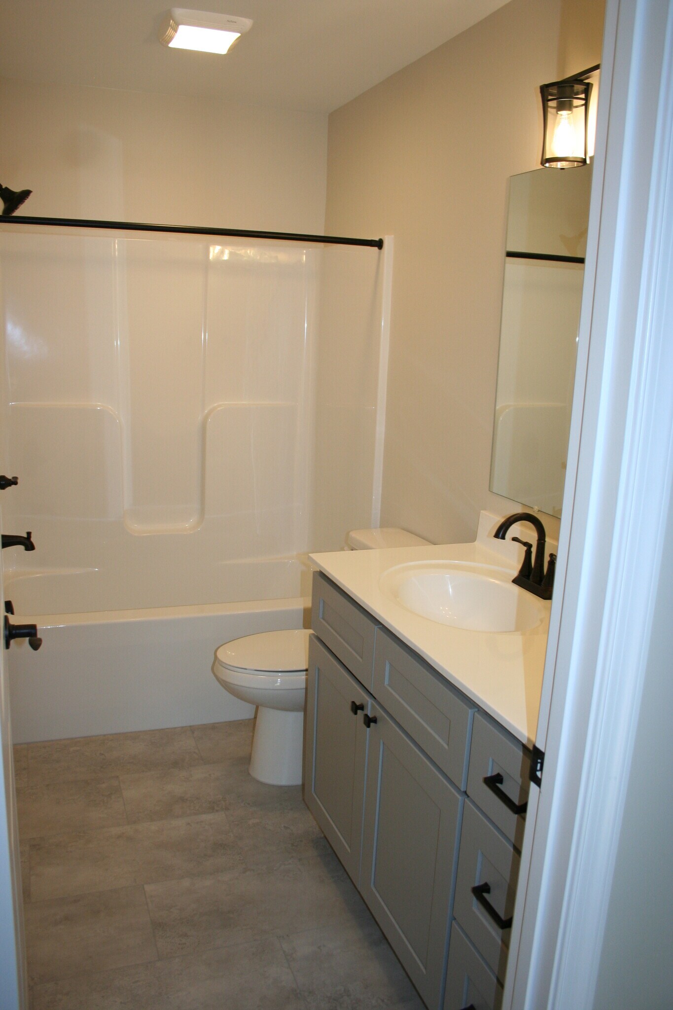 full bathroom upstairs - 2720 Dorval Rd